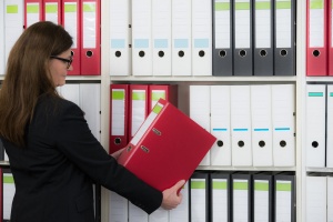 Chcesz zlecić firmie zewnętrznej archiwizację dokumentacji? Dowiedz się, na co uważać